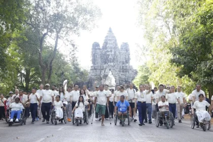 Participants in the march for a mine-free Cambodia sponsored by QNET, in front of Angkor Wat